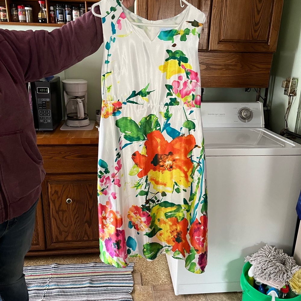 Perfect dress for grad or wedding parties